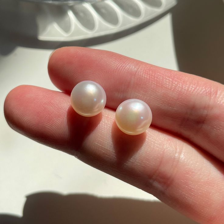 Pearl studs