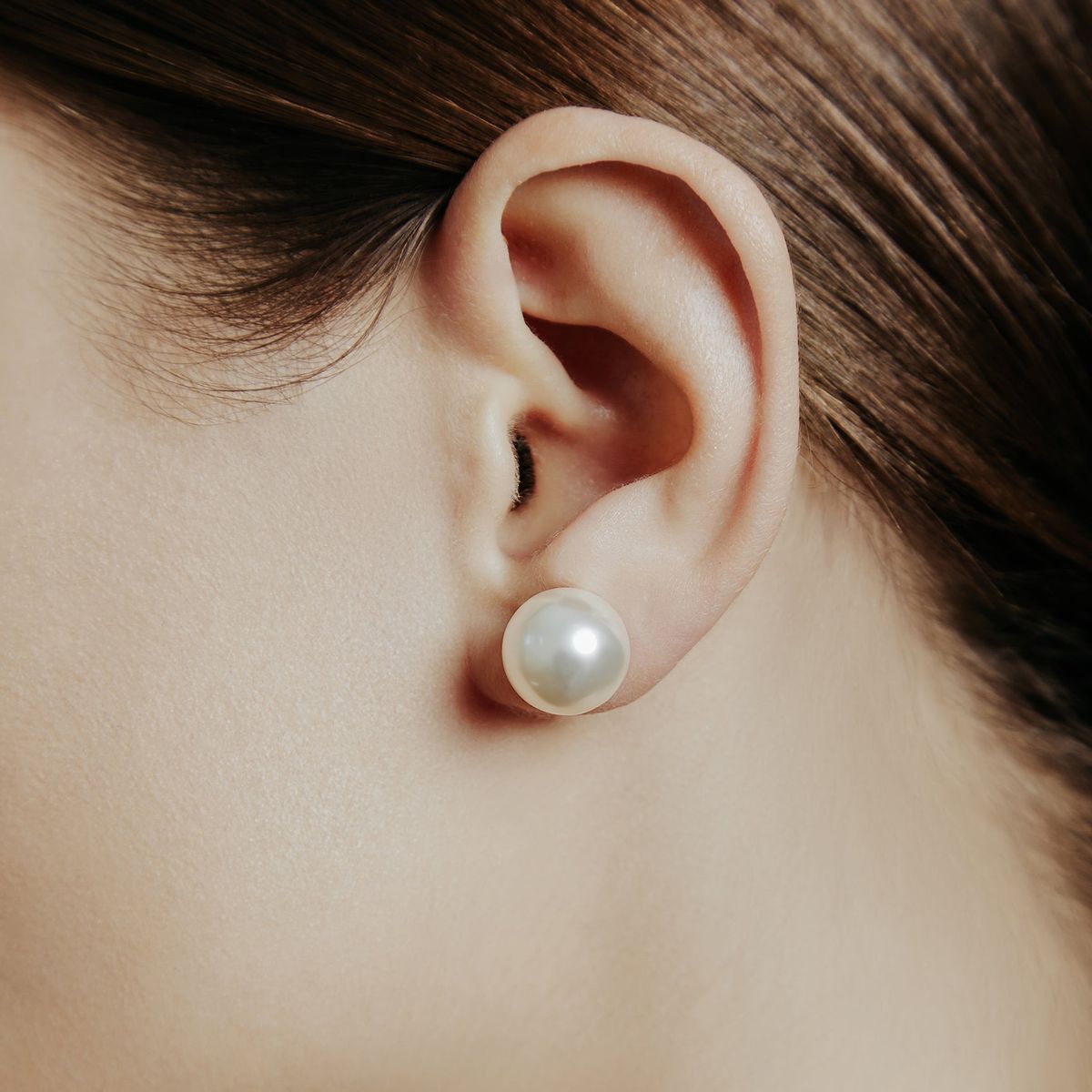 Pearl studs